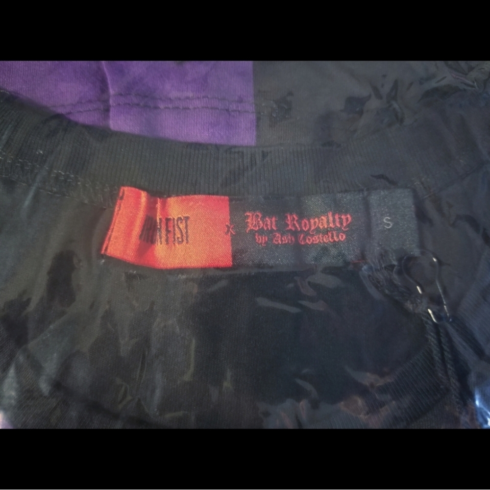 💜🖤 𝕴𝖗𝖔𝖓 𝕱𝖎𝖘𝖙 Bad to the Bone Tee Goth Purple Skeleton Small Skull Top - Picture 4 of 5